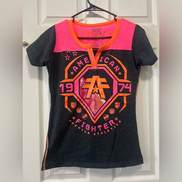 American Fighter Tops - American Fighter Tee EUC Woman’s Size Small